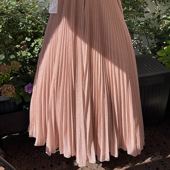 Mac Duggal - Rose Gold Shimmering Pleated  A-Line 3/4 Sleeve Gown - Size 4 - Picture 10 of 17